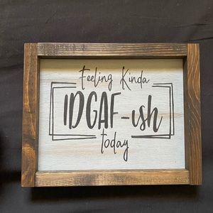 WOODEN WALL ART WITH BAG